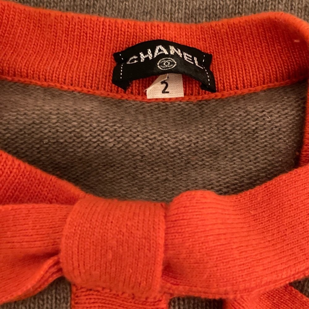 CHANEL Vintage Lush Cashmere Women's Tan and Orange Sweater; Ladies size Medium - Picture 13 of 16